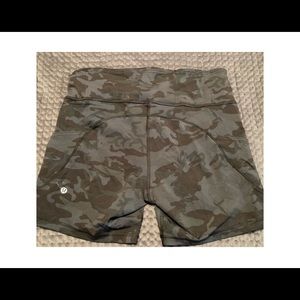 Lululemon Invigorate High Rise 5” camo size 12